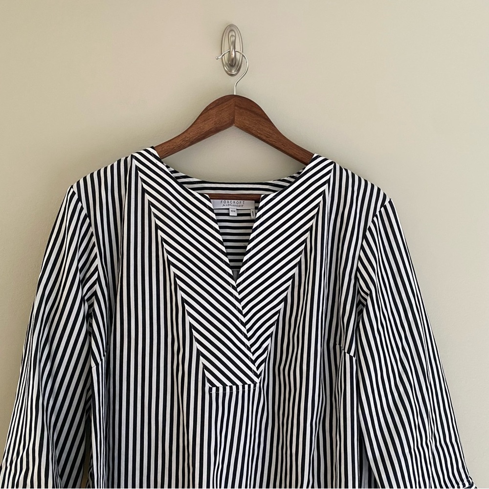 FOXCROFT FOR APPLESEED'S Black and White Striped Non-Iron Long Sleeve Tunic - Picture 2 of 7